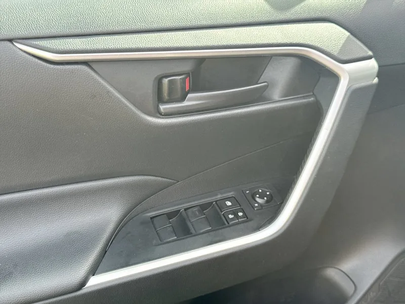 2021 Toyota RAV4 LE, photo 20