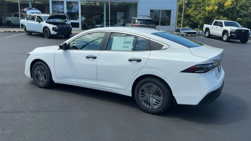 2027 Nissan Sentra S, photo 4
