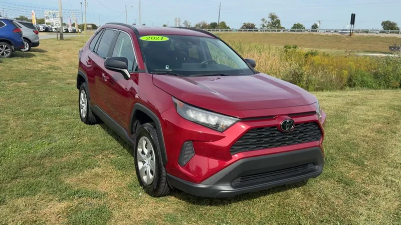 2021 Toyota RAV4 LE, photo 9