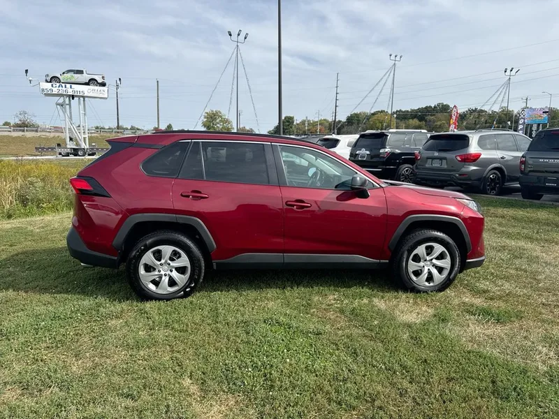 2021 Toyota RAV4 LE, photo 14
