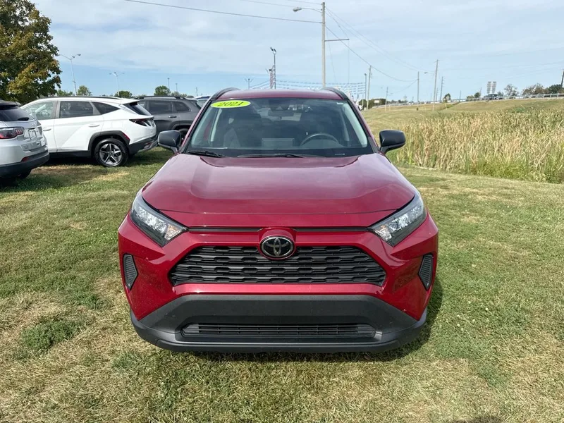 2021 Toyota RAV4 LE, photo 16
